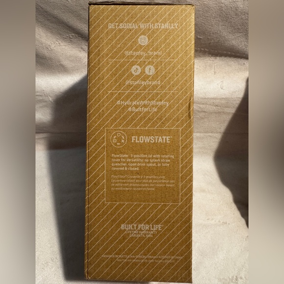 40oz Limited Edition Holographic and White Kuromi Stanley NIB - Picture 14 of 16